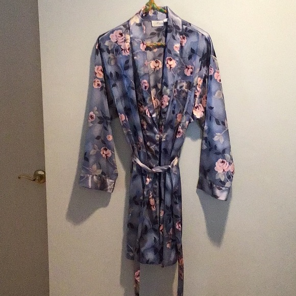 Kathryn Pink Roses on Blue Robe Button and Tie Closure Small - Picture 1 of 3